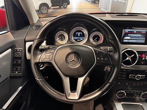 Mercedes-Benz GLK220 9 of 13
