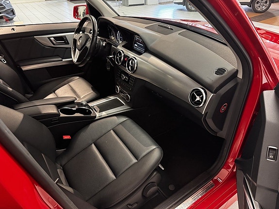 Mercedes-Benz GLK220 7 of 13