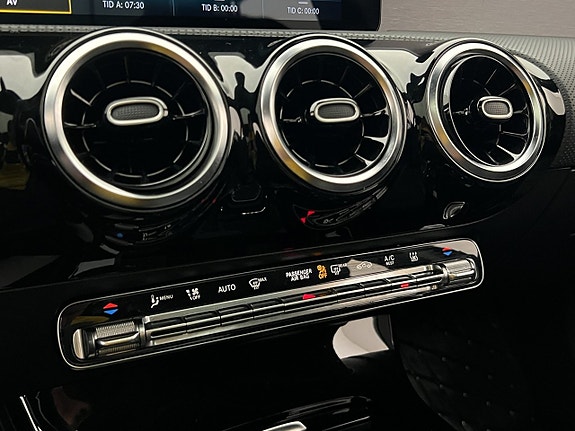 Mercedes-Benz A200 26 of 30