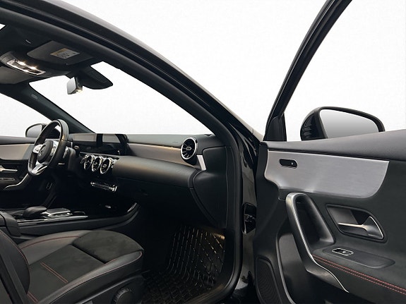 Mercedes-Benz A200 28 of 30