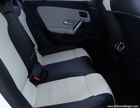 Mercedes-Benz A200 9 of 25