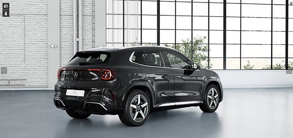 Mercedes-Benz GLA250 3 of 5