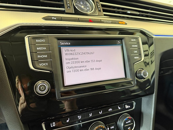 Volkswagen Passat 14 of 20