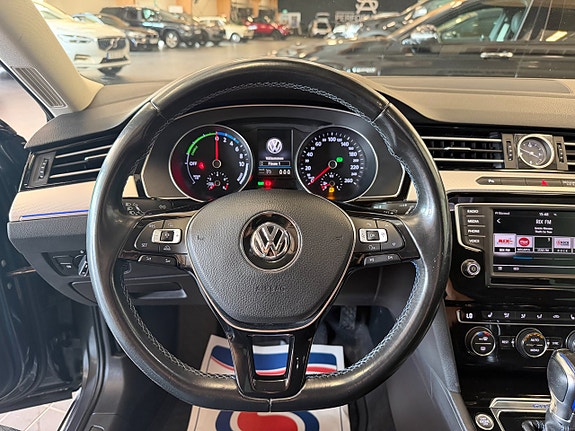 Volkswagen Passat 7 of 20