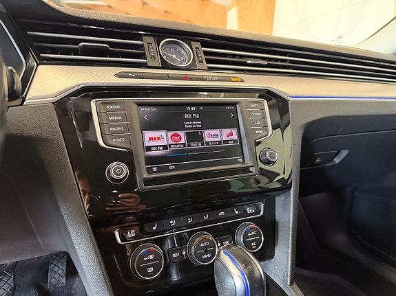 Volkswagen Passat 9 of 20