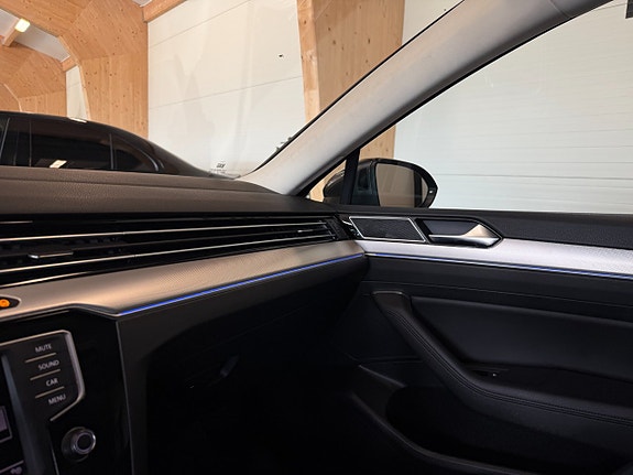 Volkswagen Passat 18 of 20