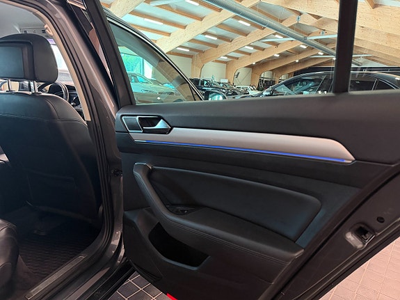Volkswagen Passat 17 of 20