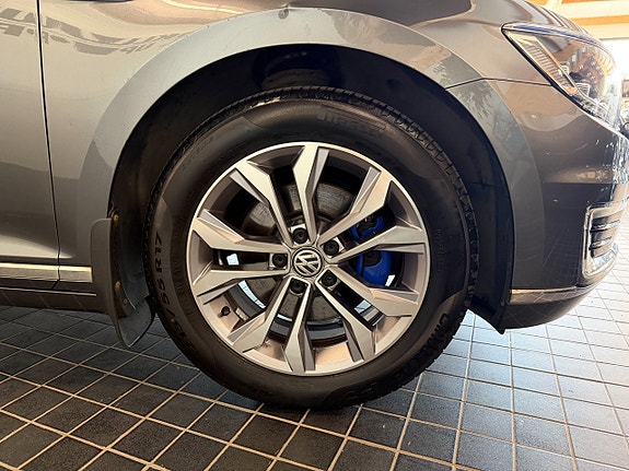 Volkswagen Passat 16 of 20