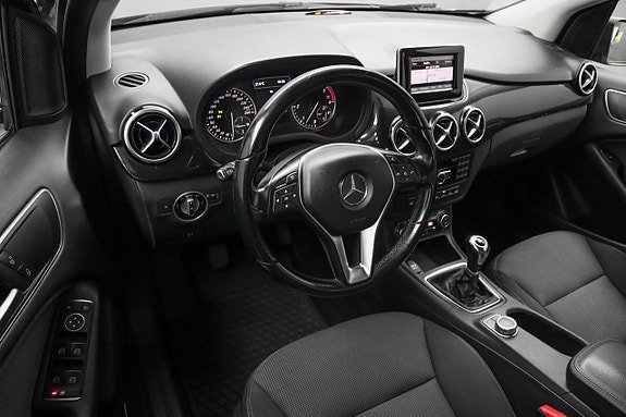 Mercedes-Benz B180 3 of 12