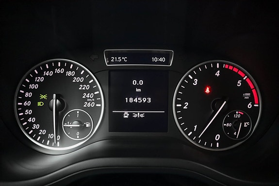 Mercedes-Benz B180 6 of 12