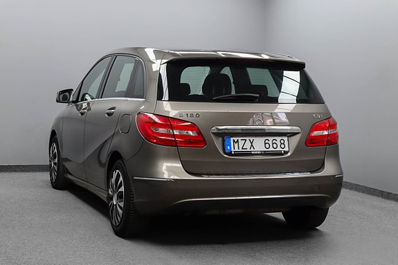 Mercedes-Benz B180 2 of 12