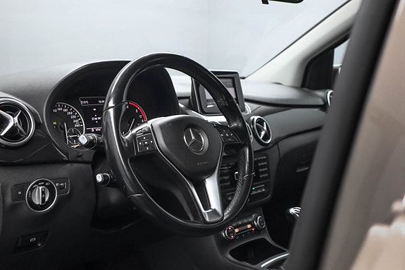 Mercedes-Benz B180 5 of 12