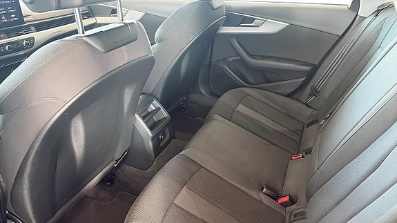 Audi A4 11 of 16