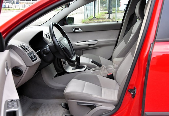Volvo S40 7 of 9