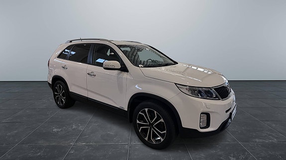 Kia Sorento 2 of 9