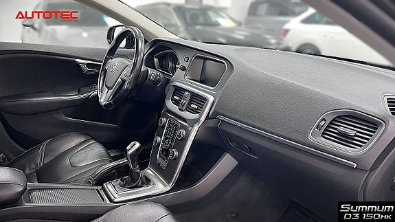 Volvo V40 Cross Country 21 of 24