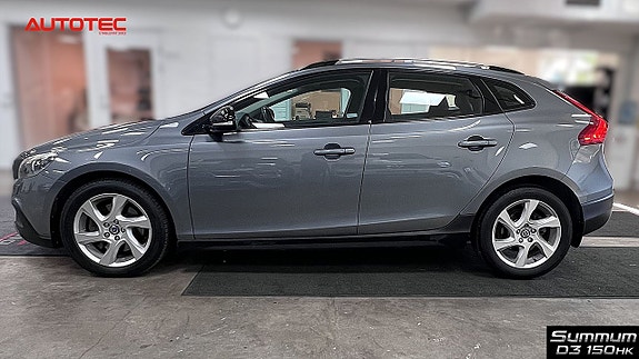 Volvo V40 Cross Country 12 of 24