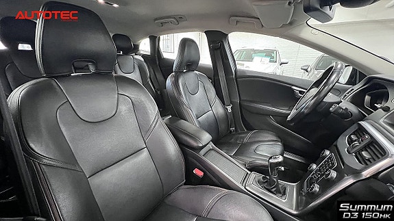 Volvo V40 Cross Country 20 of 24