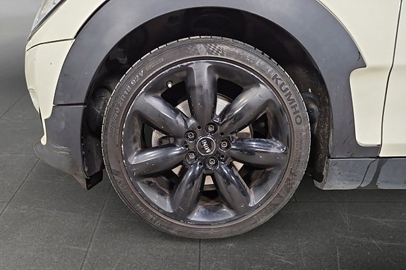 MINI Cooper 16 of 17