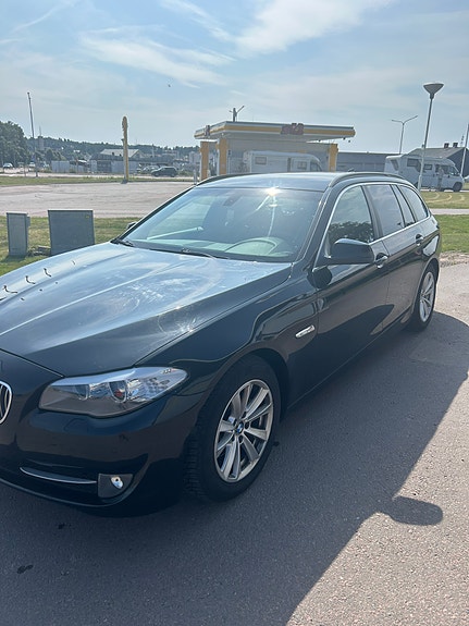 BMW 520d 3 of 5