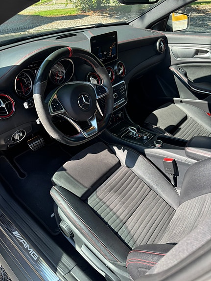 Mercedes-Benz CLA45 7 of 10