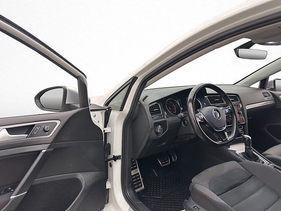 Volkswagen Golf Alltrack 11 of 30