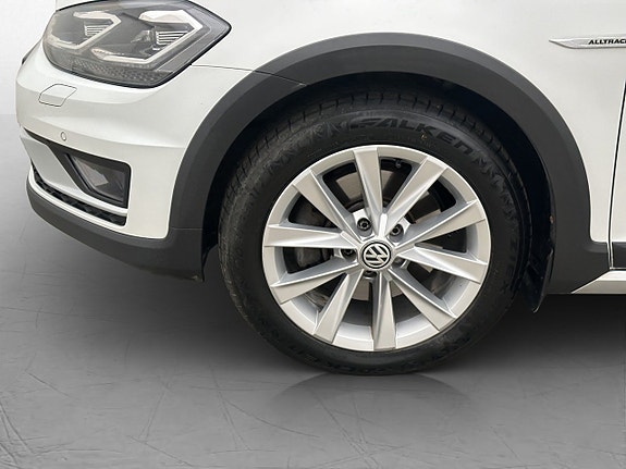 Volkswagen Golf Alltrack 27 of 30