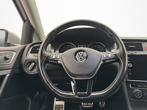 Volkswagen Golf Alltrack 14 of 30