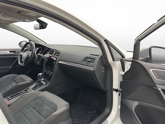 Volkswagen Golf Alltrack 24 of 30