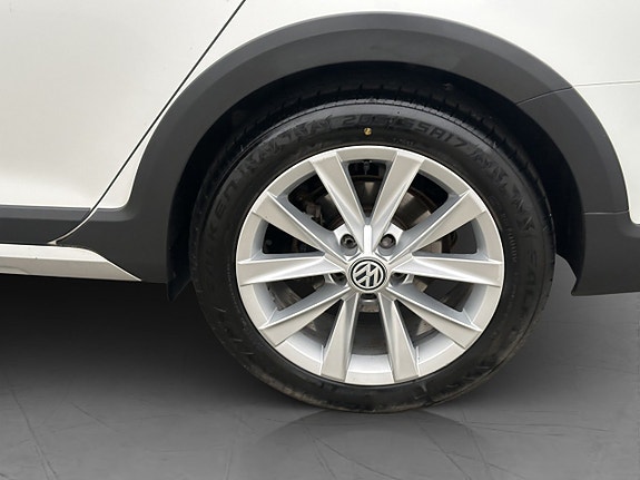Volkswagen Golf Alltrack 28 of 30