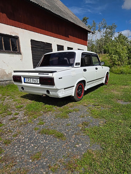 Lada 2105 4 of 5