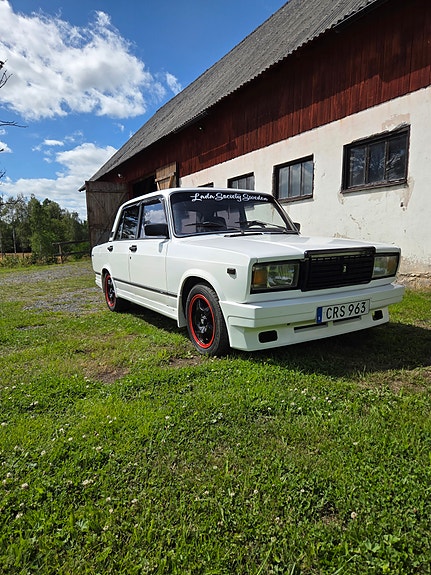 Lada 2105 3 of 5