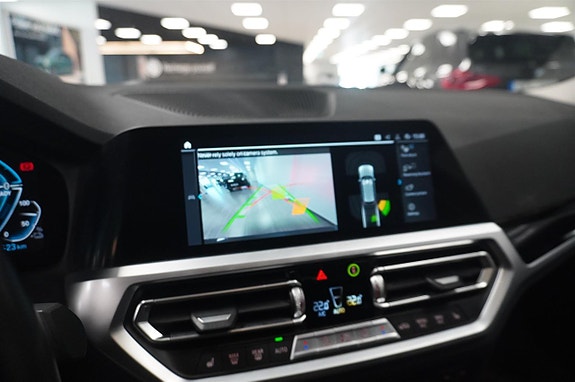 BMW 330e 12 of 15