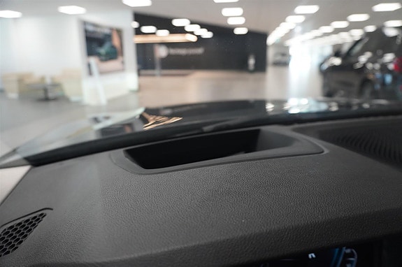 BMW 330e 13 of 15