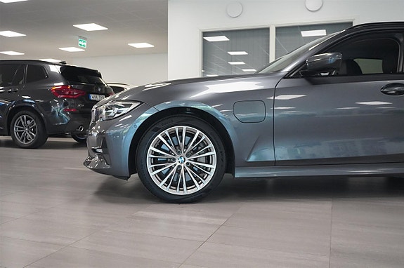 BMW 330e 3 of 15