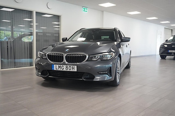 BMW 330e 2 of 15