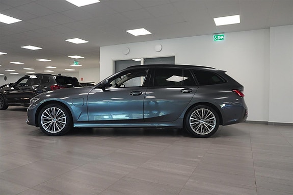BMW 330e 5 of 15
