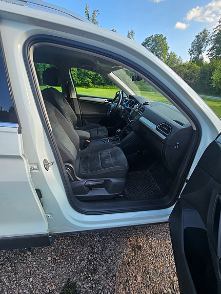 Volkswagen Tiguan 12 of 30