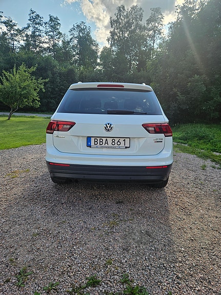 Volkswagen Tiguan 3 of 30