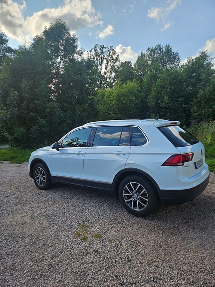 Volkswagen Tiguan 2 of 30