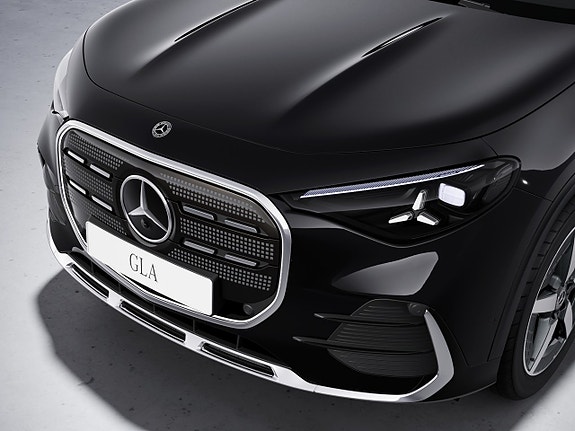 Mercedes-Benz GLA250 3 of 8