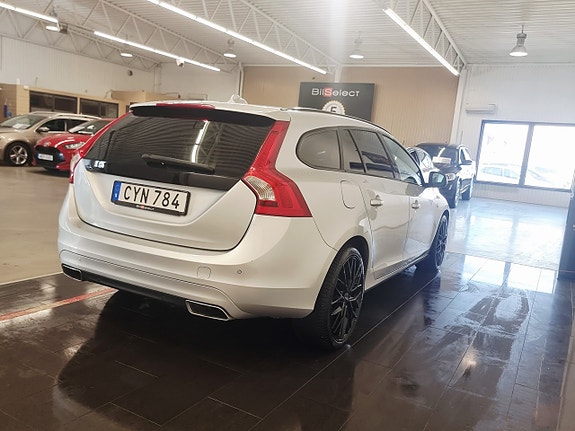 Volvo V60 14 of 24
