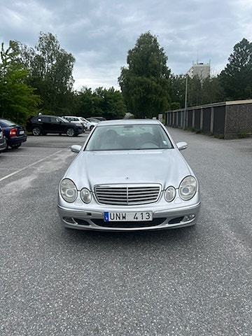 Mercedes-Benz E270 3 of 10