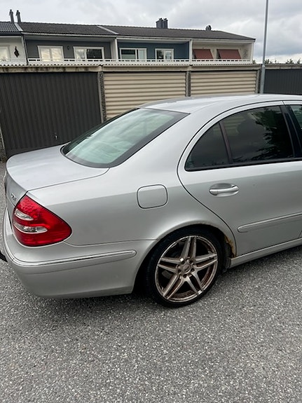 Mercedes-Benz E270 6 of 10