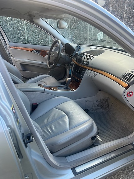 Mercedes-Benz E270 5 of 10