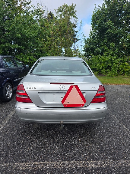 Mercedes-Benz E270 10 of 10