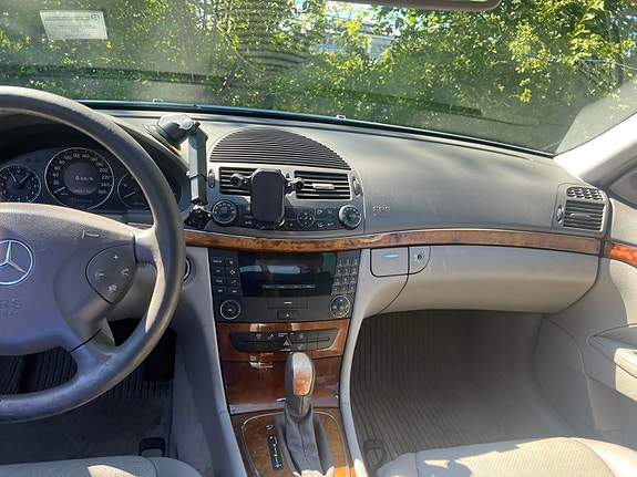 Mercedes-Benz E270 9 of 10