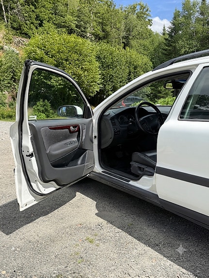 Volvo V70 6 of 17