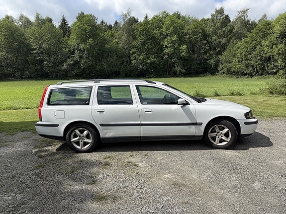 Volvo V70 5 of 17