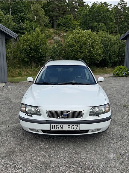 Volvo V70 3 of 17